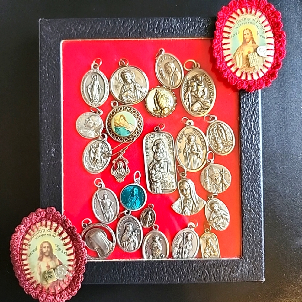VTG Lot Of Catholic Religious Christian Medals 25 Riker Mount
